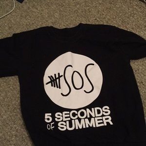 5SOS shirt